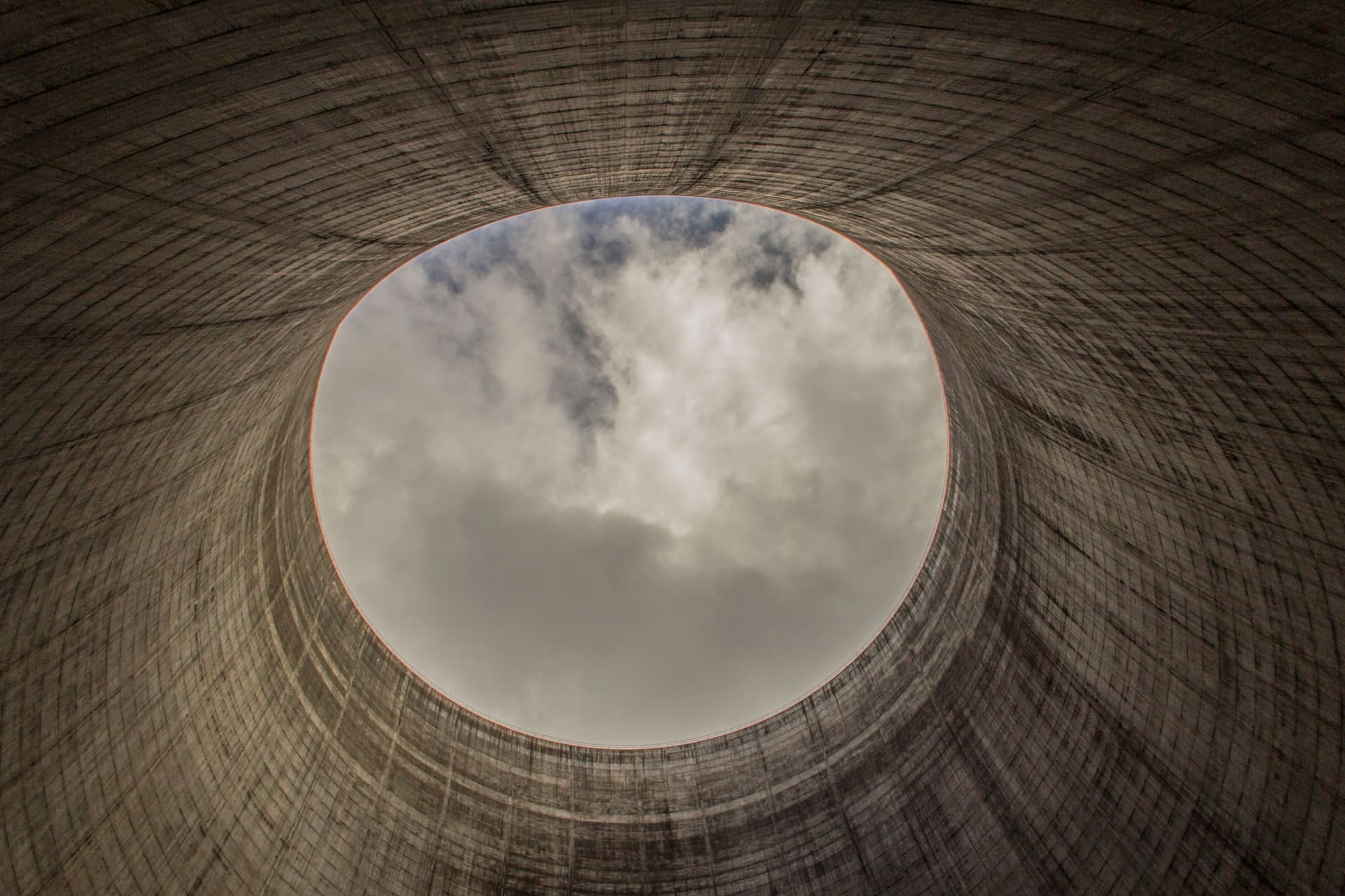 intérieur d'une station nucléaire vers l'extérieur