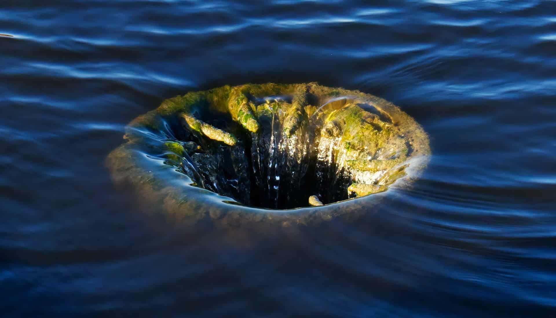 doline se formant dans l'eau