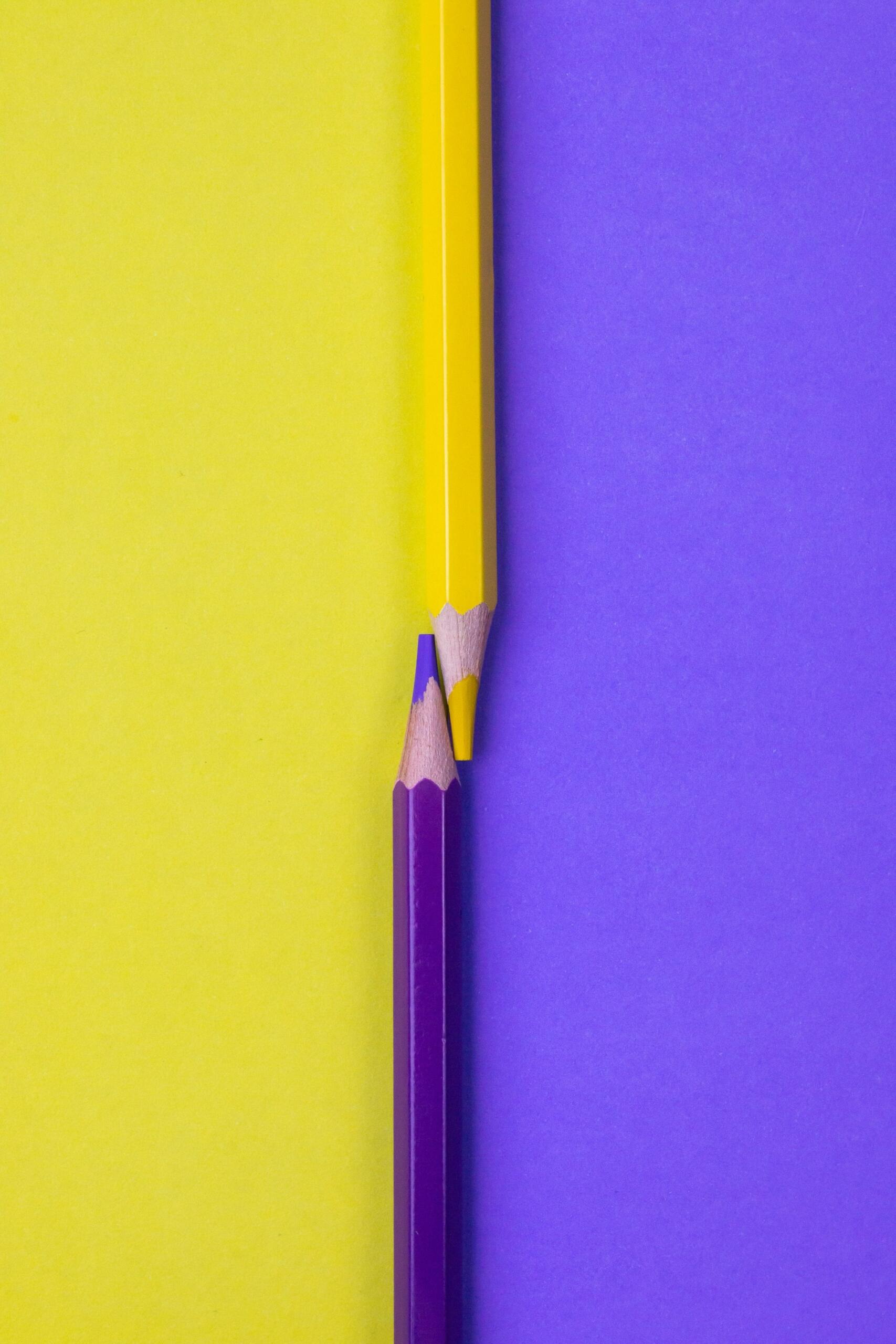 école crayons