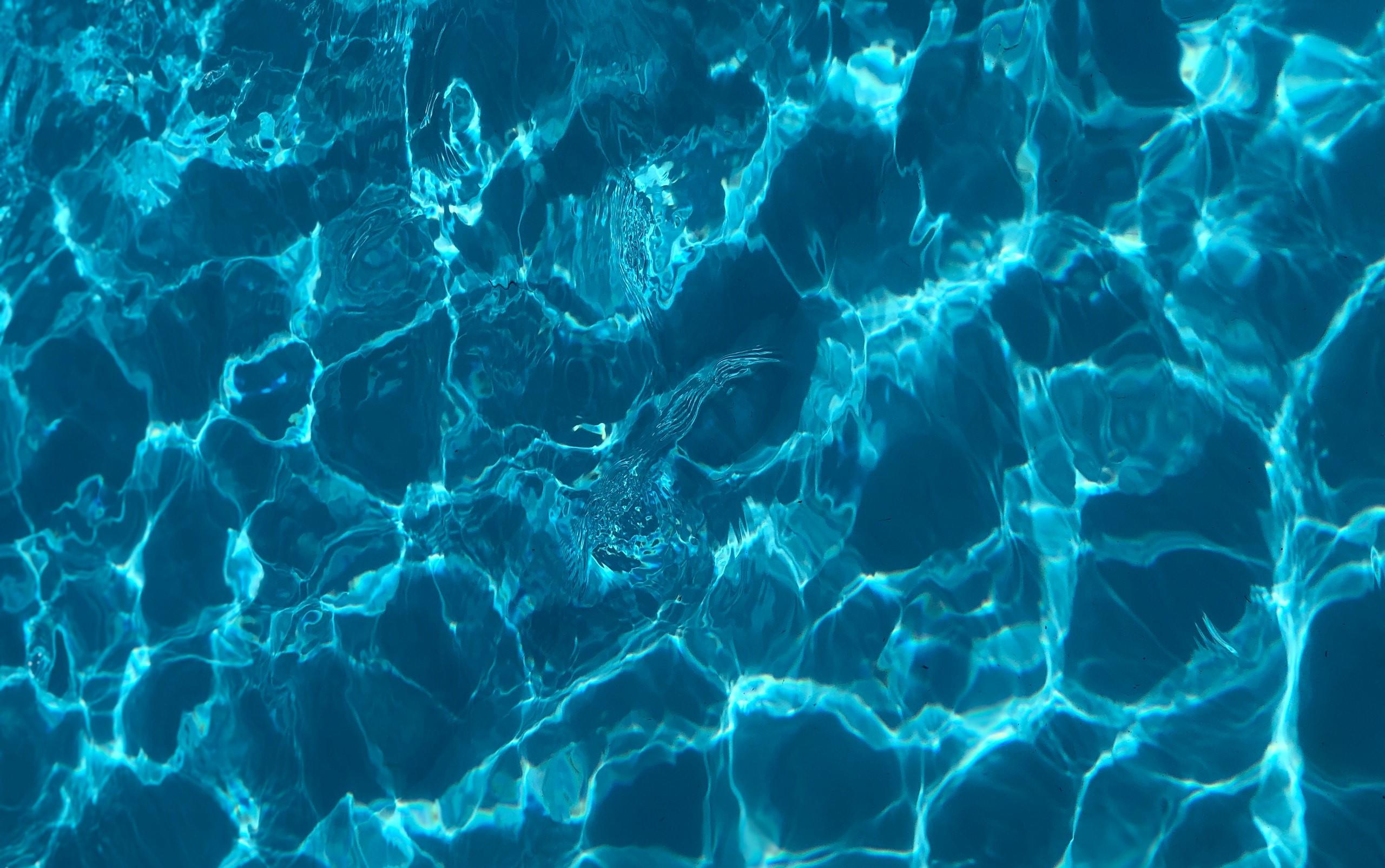 eau d'une piscine claire