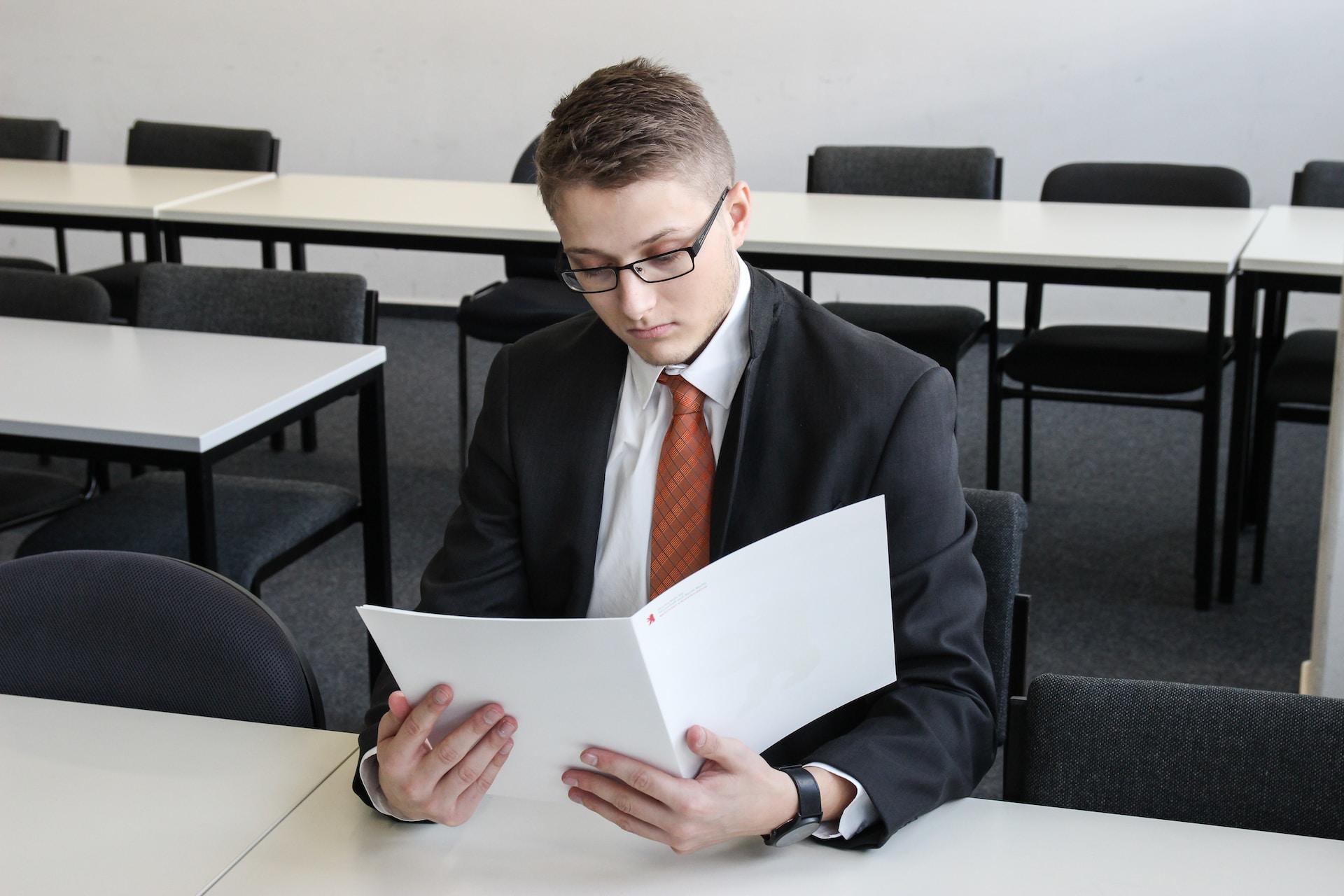recruteur durant un entretien d'embauche