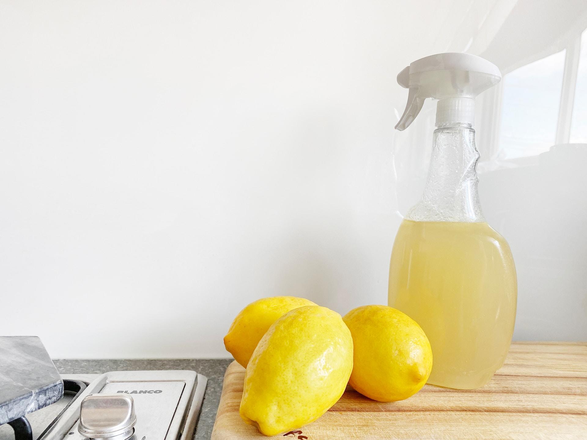 citron et vinaigre dans une cuisine