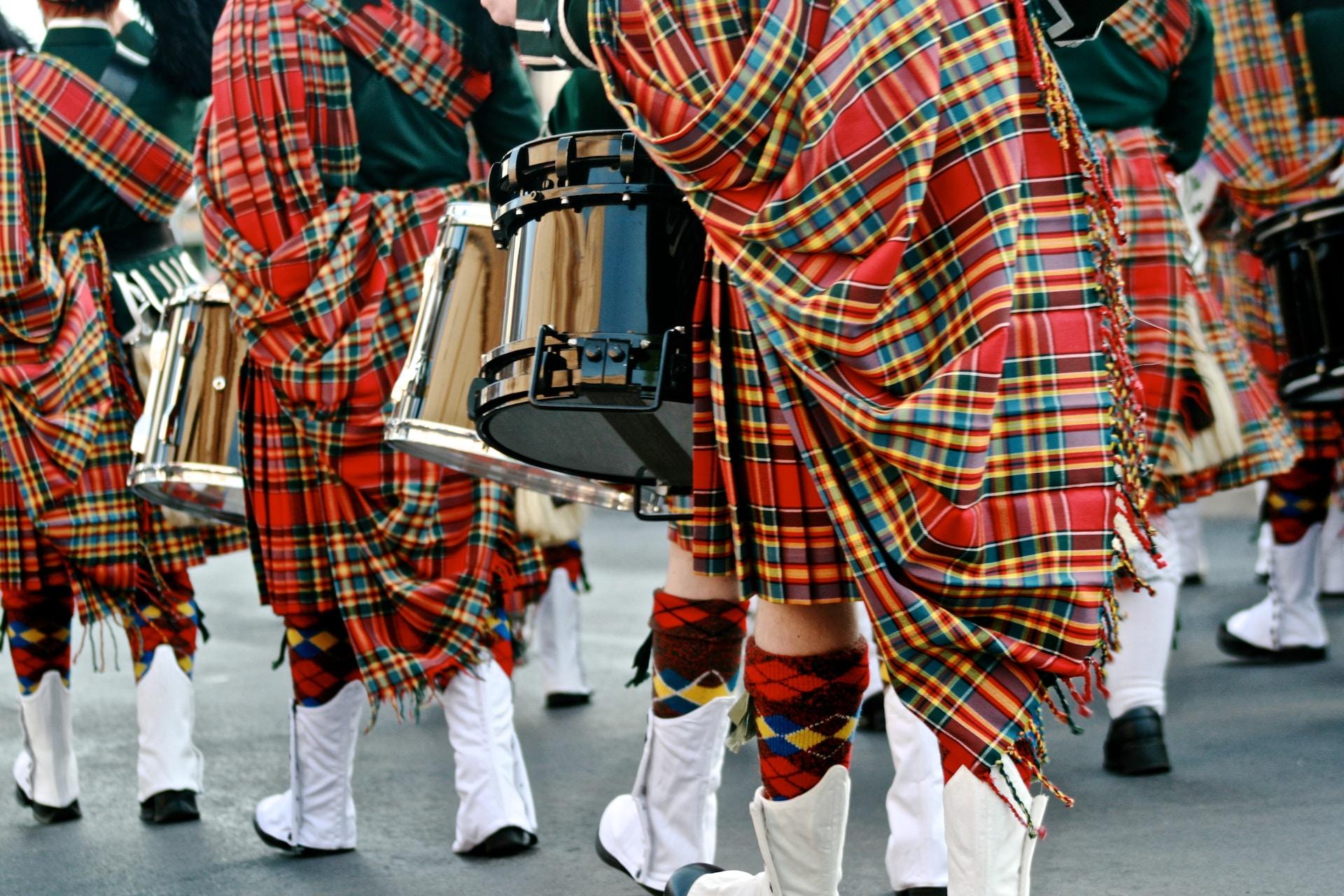 traditions folklore avec jupe écossaise