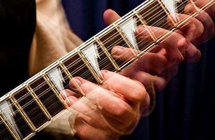 Comment jouer plus rapidement de la guitare ? 