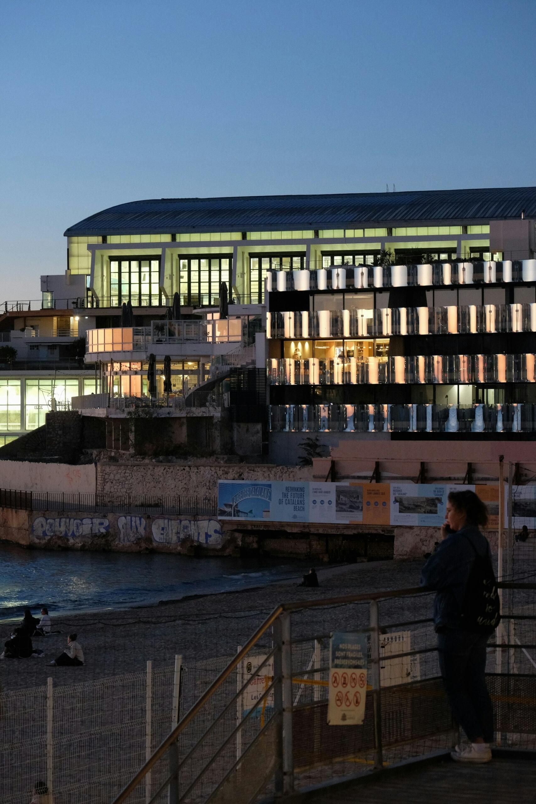 lumières dans un bâtiment