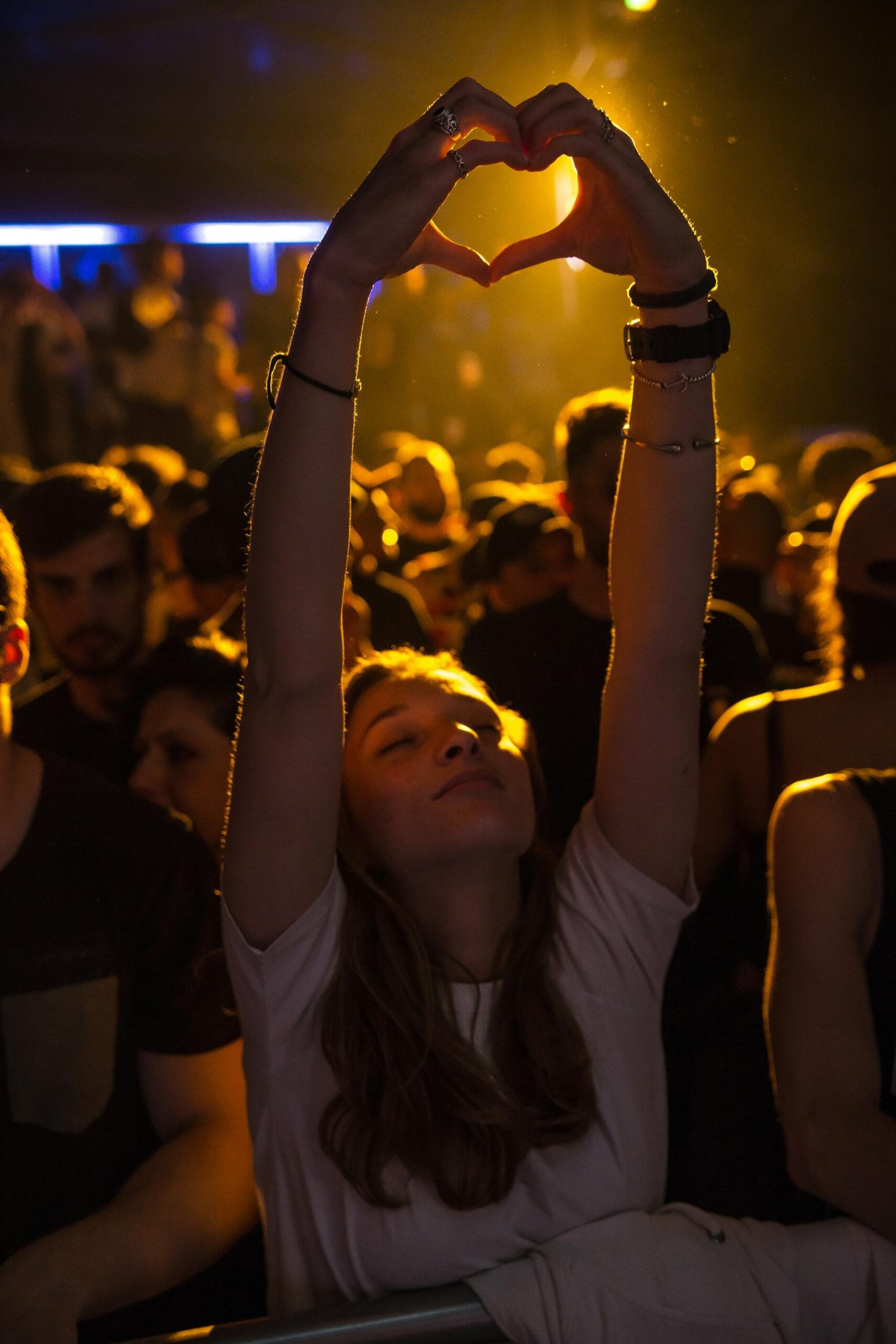 groupe de jeunes dans un festival