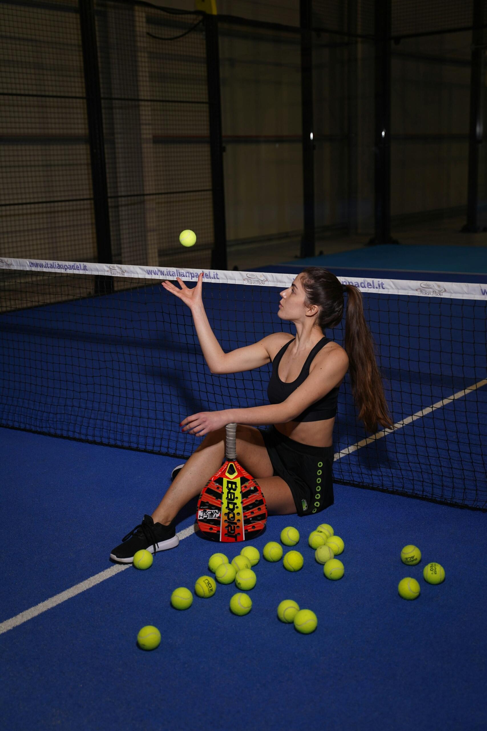 jeune femme padel
