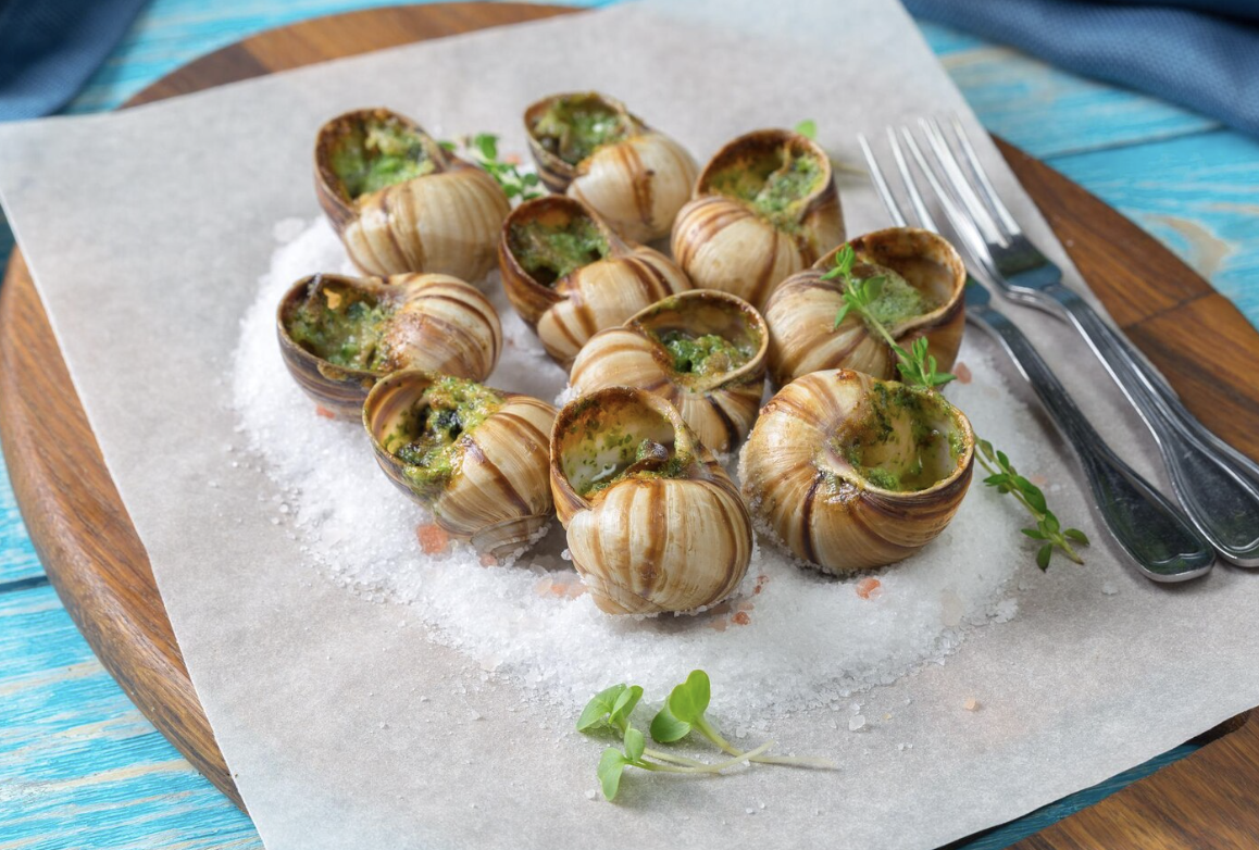 чиния с охлюви