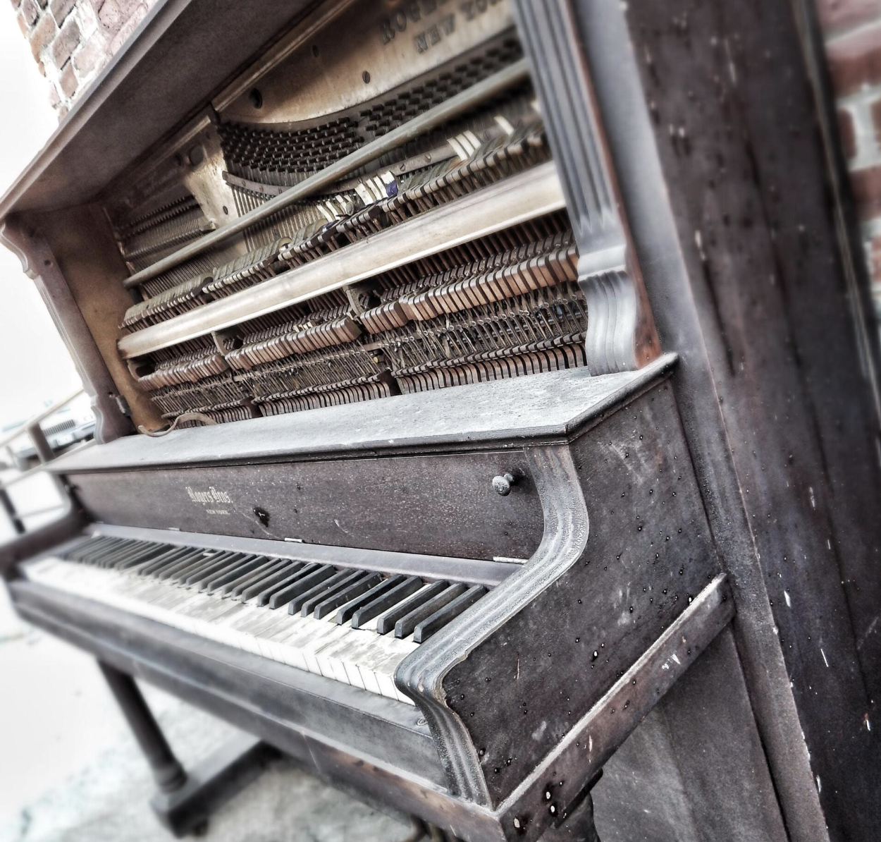 голямо старо автентично пиано