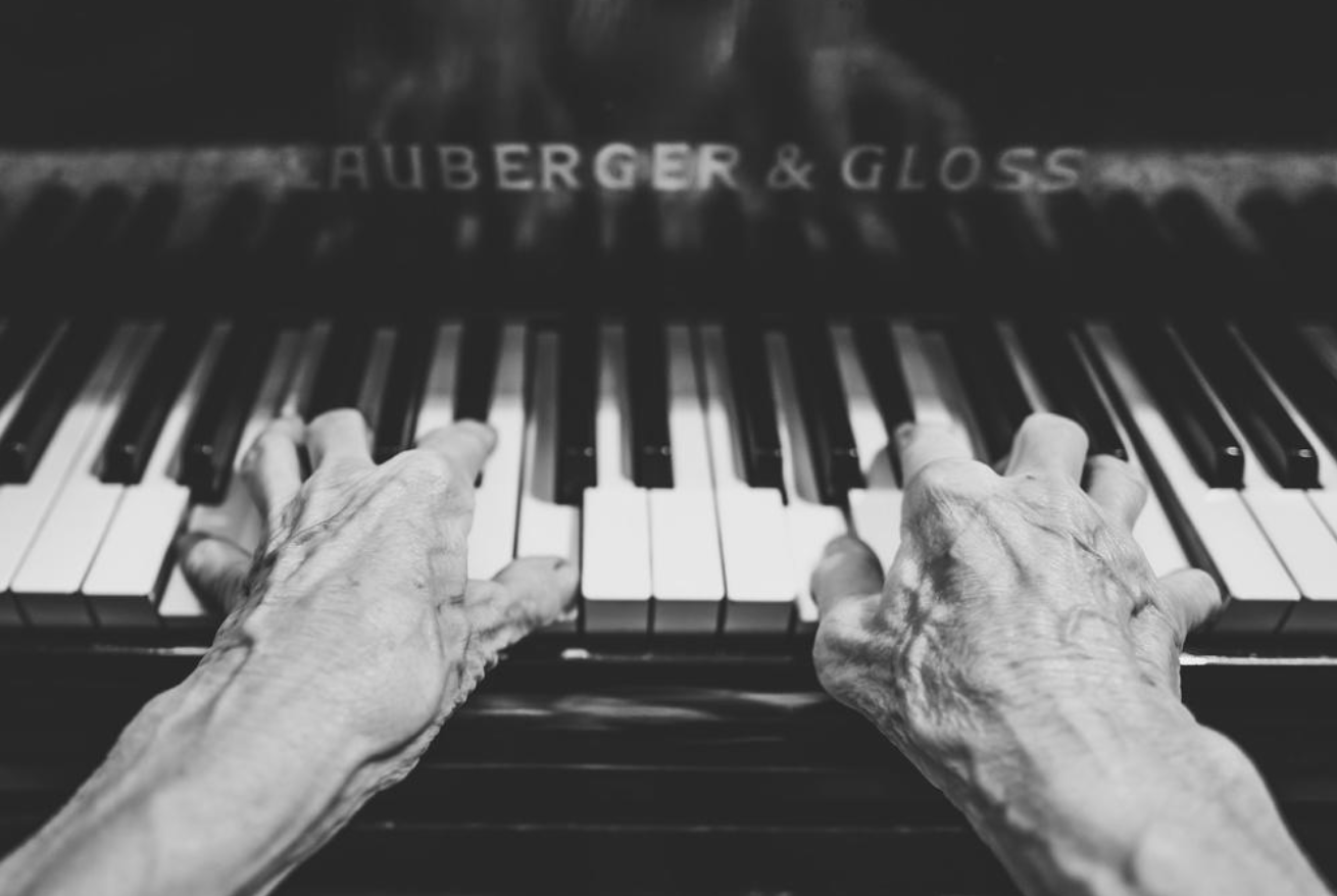 свирене на голям роял 