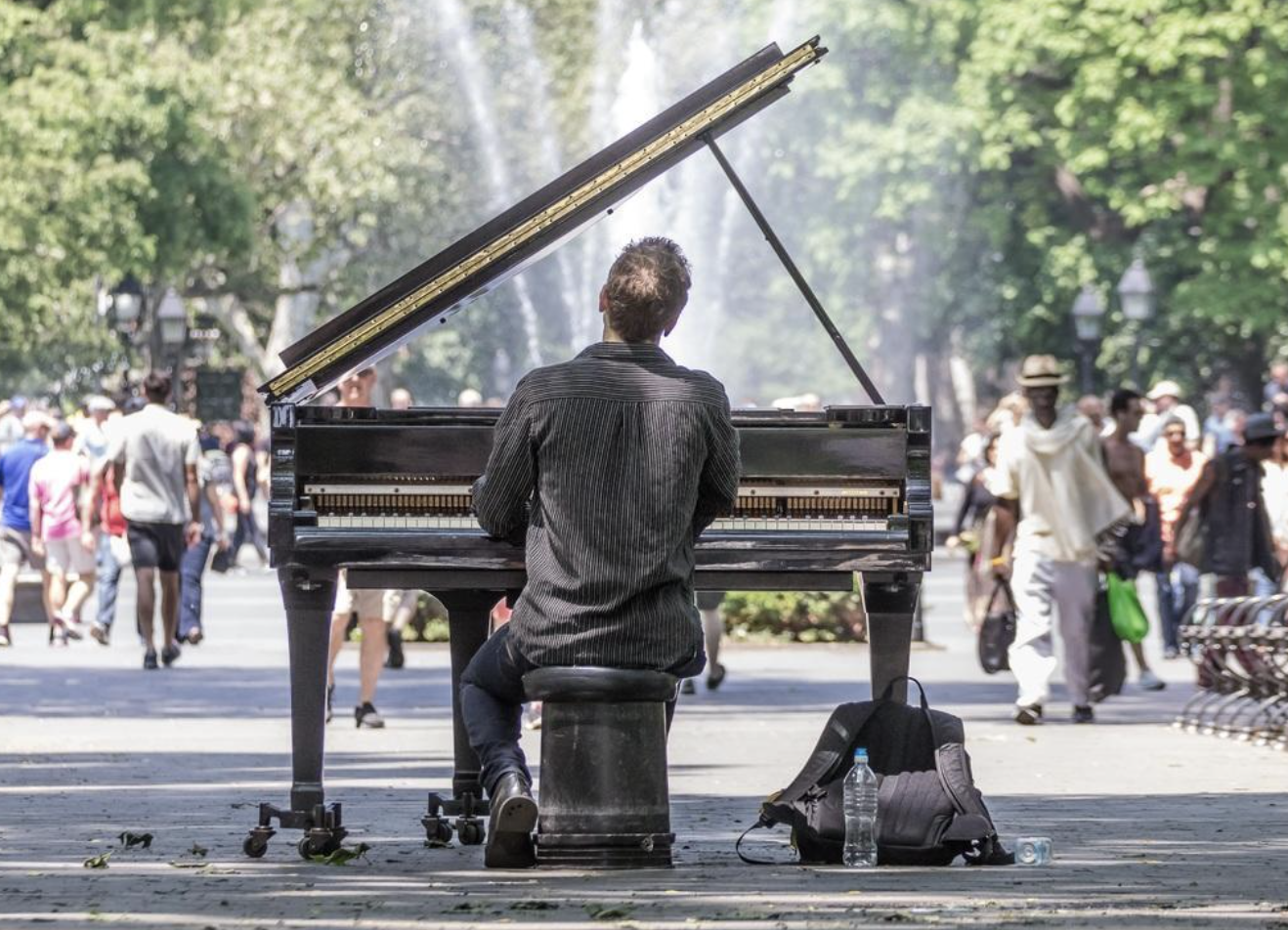 свирена на роял в парка
