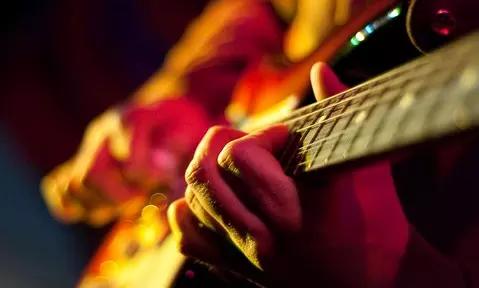 Aprenda a tocar todos os estilos de música no violão ou guitarra