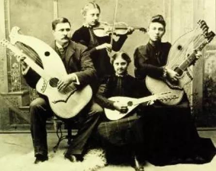 O violão e a guitarra são bem antigos