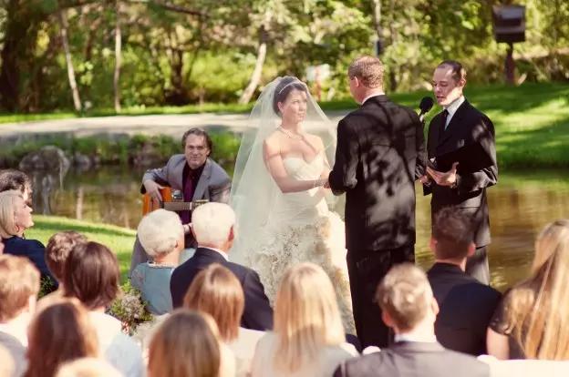 Quer ganhar dinheiro tocando violão e/ou guitarra em casamentos?