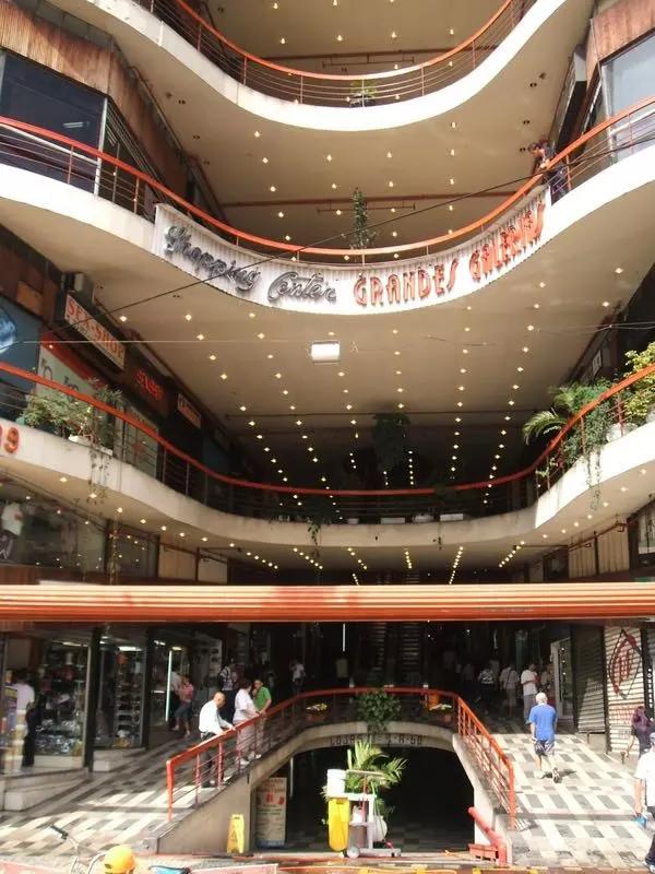 Espaços para aprender guitarra e violão em são paulo