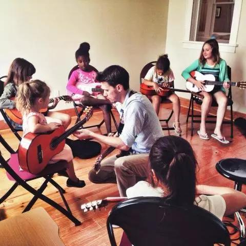 Aprenda os arpejos e outras técnicas de violão e guitarra com um professor particular