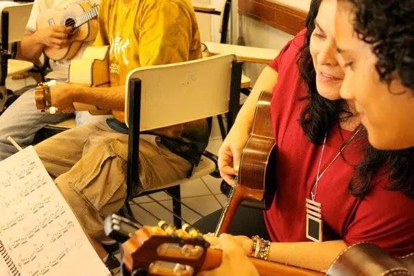 Escola de música e conservatório: onde tocar violão?