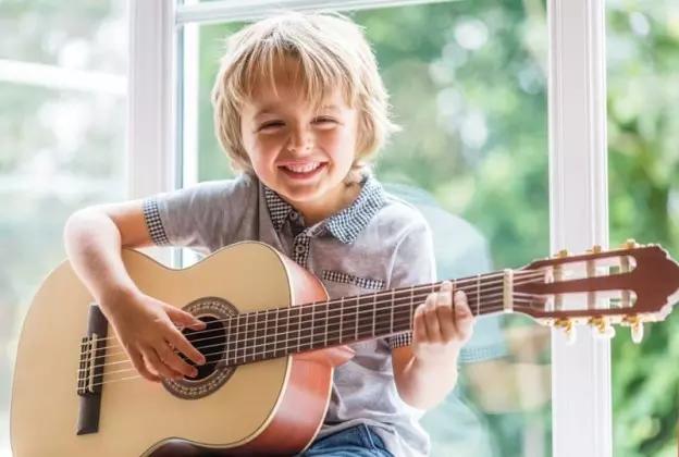 Para tocar violão é preciso gostar de música