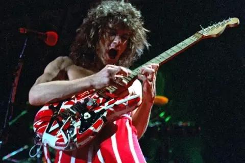 Eddie Van Halen também teve que aprender técnicas no violão e guitarra