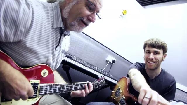 Como estabelecer uma relacão com seu professor de guitarra