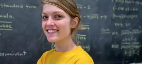 Tem que amar a matéria dos números para formar os alunos