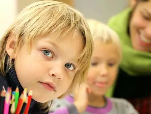 Crianças podem fazer aulas de acompanhamento escolar intensivas.