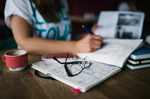 Que tal estudar durante as férias?