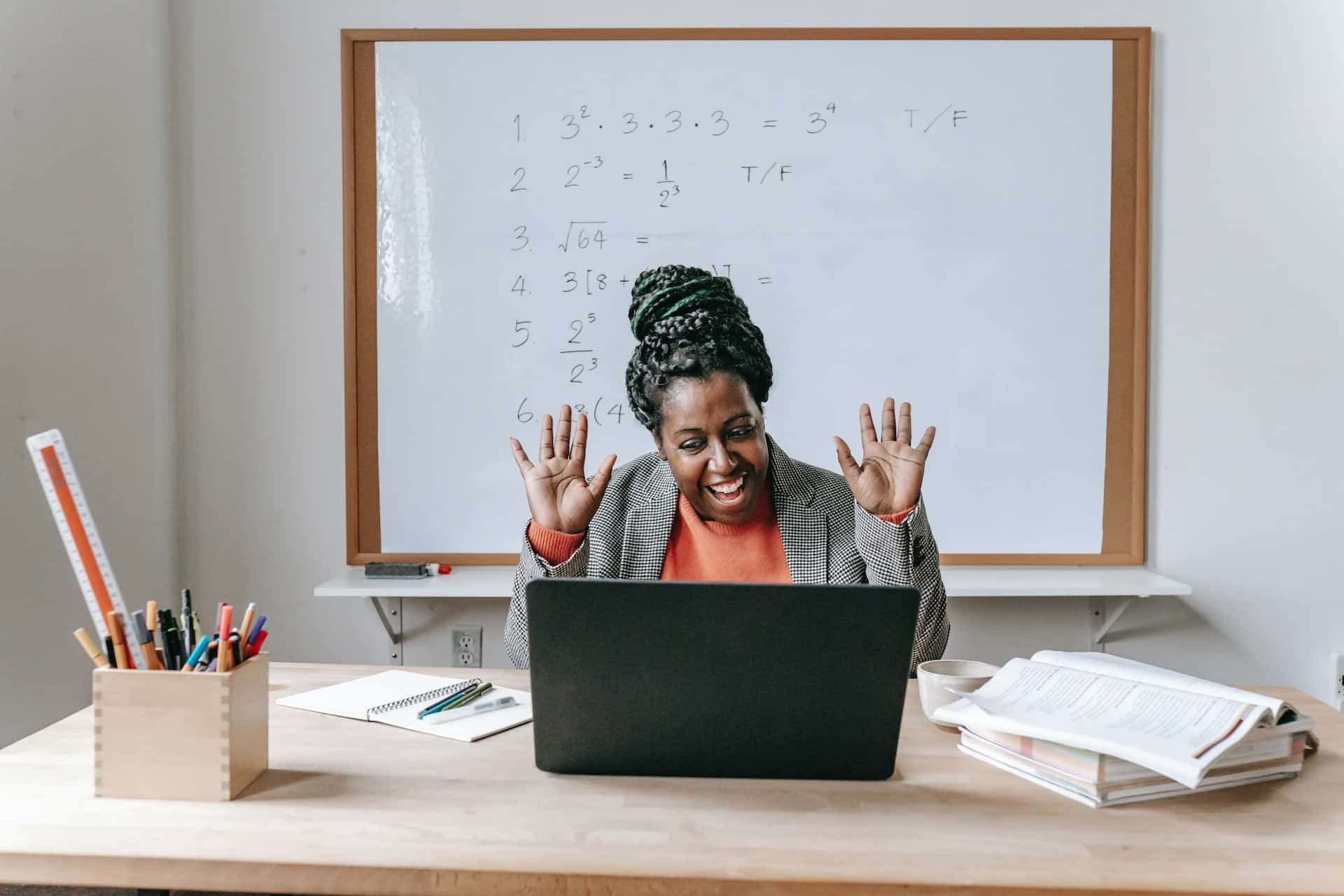 Professora na aula online