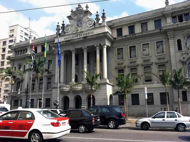 os cursos e as universidades mais concorridas