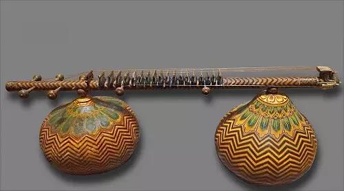 Qual a origem dos instrumentos de corda.