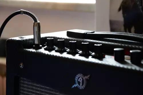 O tipo e a qualidade do seu ampli pode influenciar muito o som da sua guitarra!