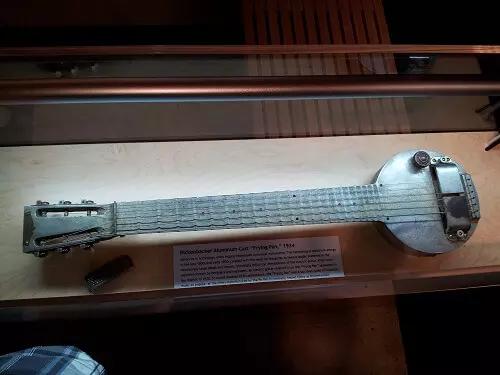 Quando a guitarra começou a ser comercializada?