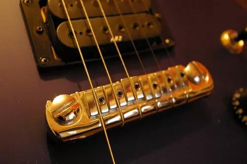 O cavalete é uma das partes mais importantes da guitarra!