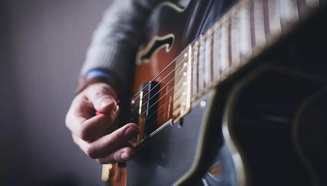 A autópsia da guitarra elétrica
