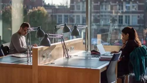 Salas fechadas em estabelecimentos públicos podem ser um bom local para os professores