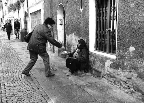 Contribua para a educação sendo professor particular voluntário.