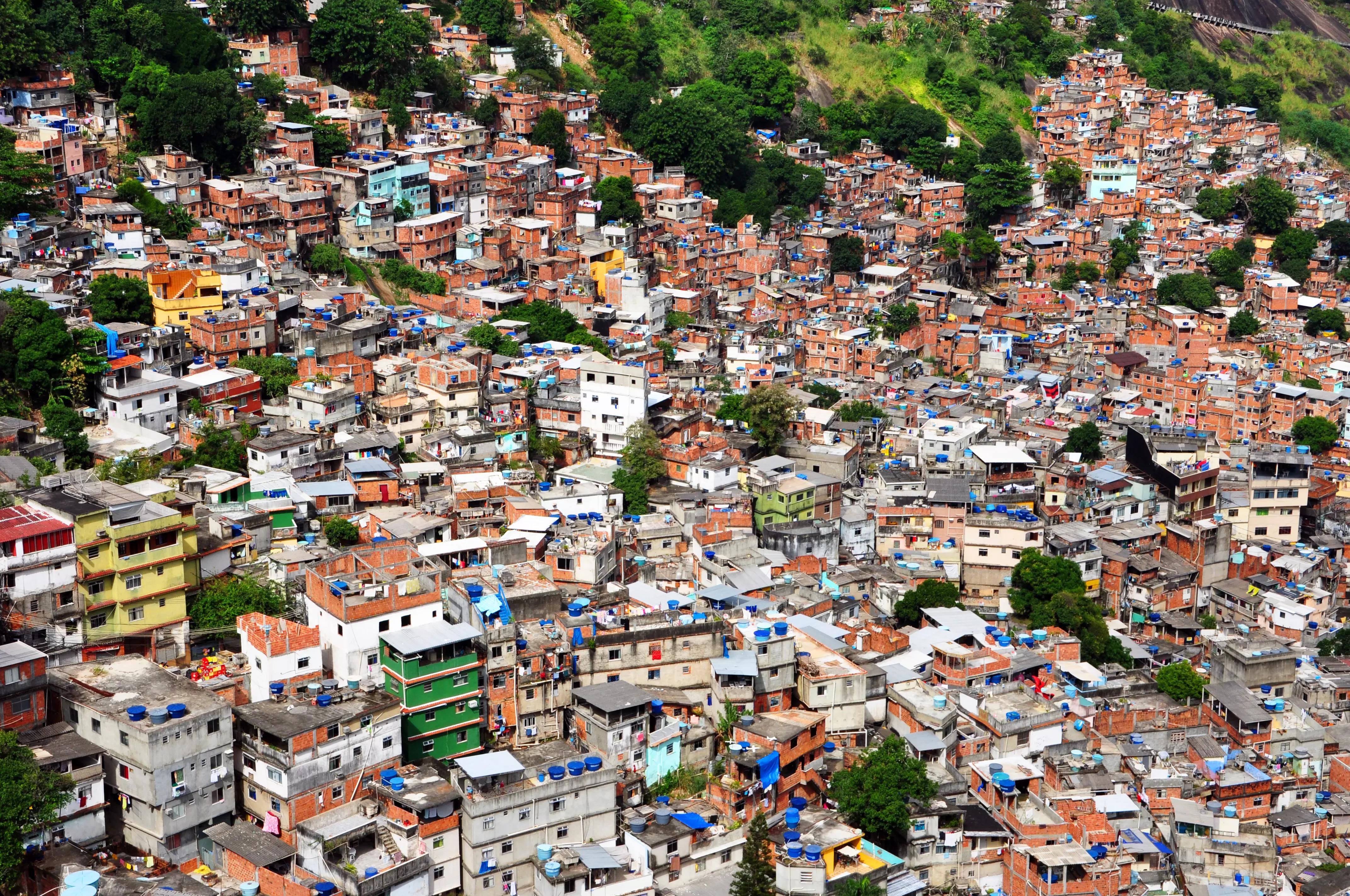Associações para dar aulas na cidade carioca.