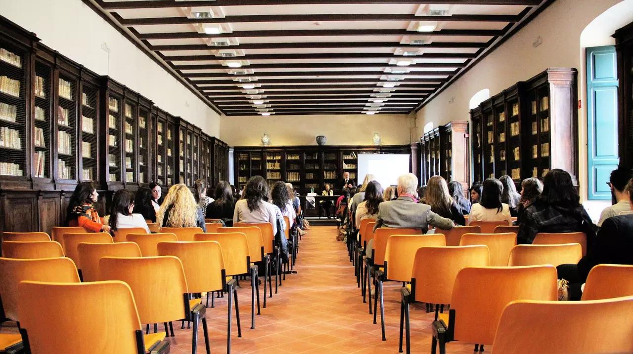 Como um professor pode ganhar renda extra?