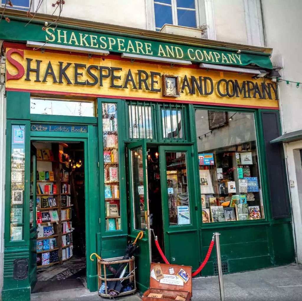 O atual ponto turístico divulga as obras do dramaturgo na França!