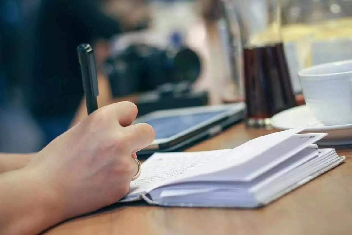 Devemos sempre praticar o idioma castelhano para dominá-lo