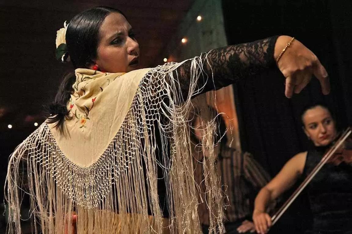 O idioma pode ser aprendido junto com a cultura