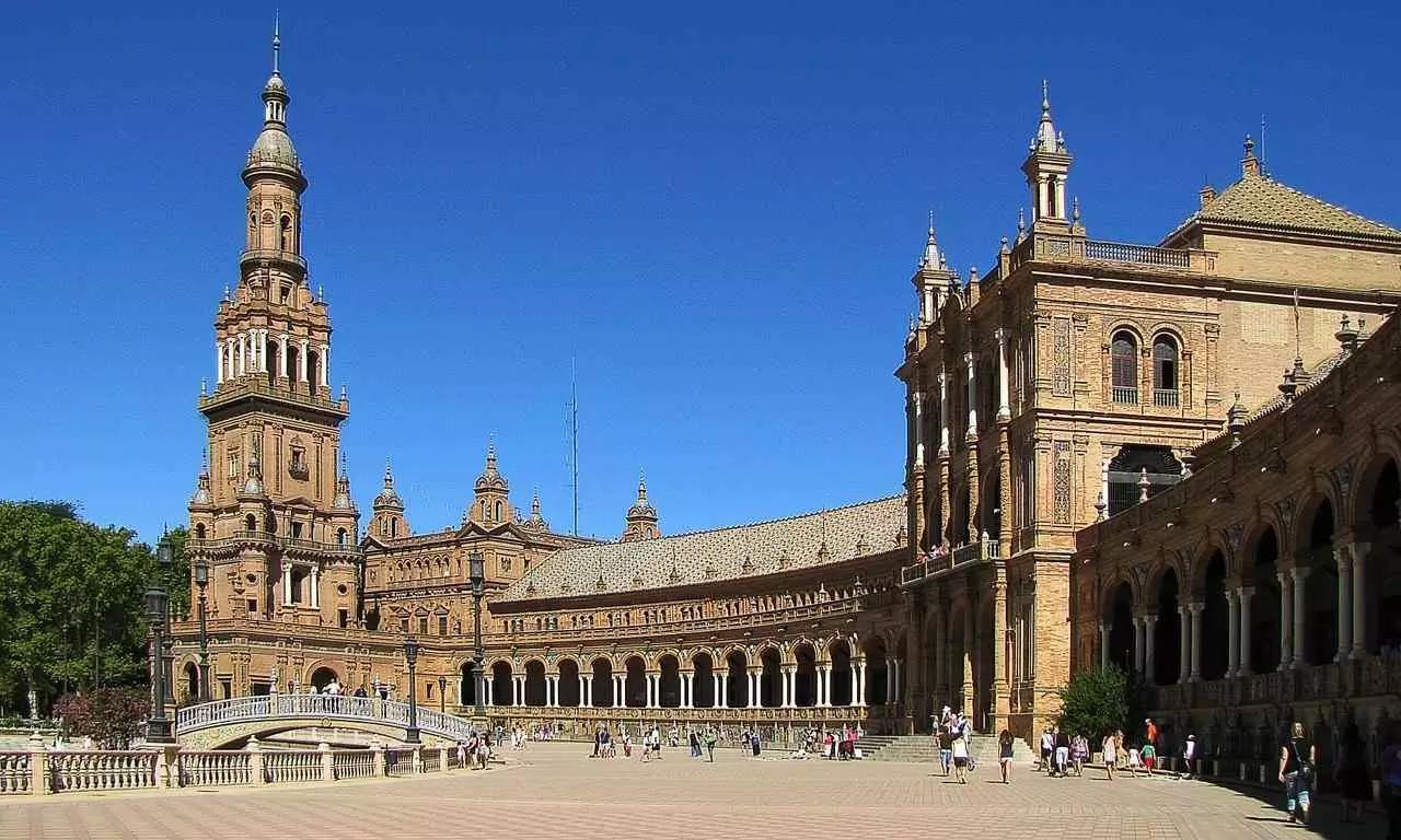 Não deixe de visitar os monumentos hispânicos das cidades tradicionais