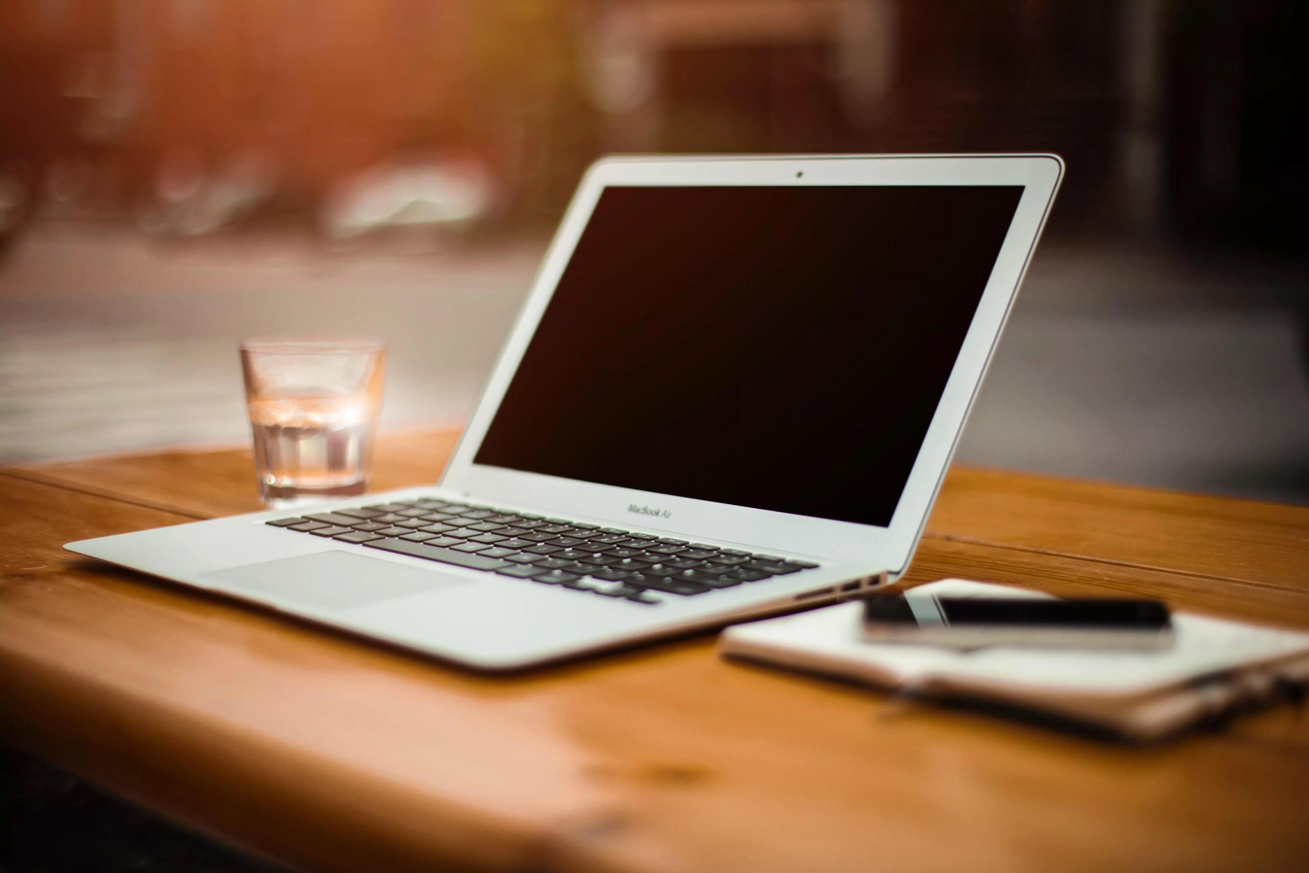 Cursos online chegam a ser 3 vezes mais baratos que o método tradicional.