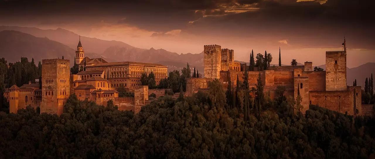 Impressione seu professor de espanhol contando sobre o patrimônio histórico espanhol.