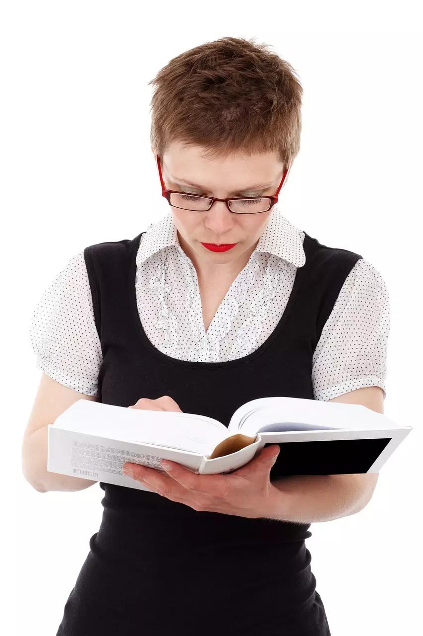 A melhor forma de preparar uma aula de espanhol com os livros na língua de Cervantes?
