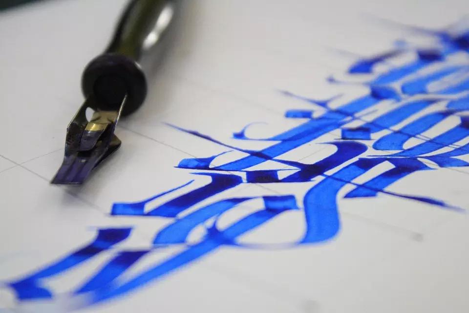 É preciso atenção à ortografia dos textos.