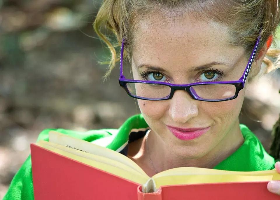 O editor e o crítico literário são pagos para lerem livros!