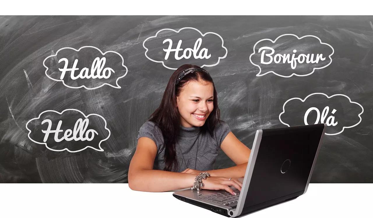 Faça aulas de espanhol online.