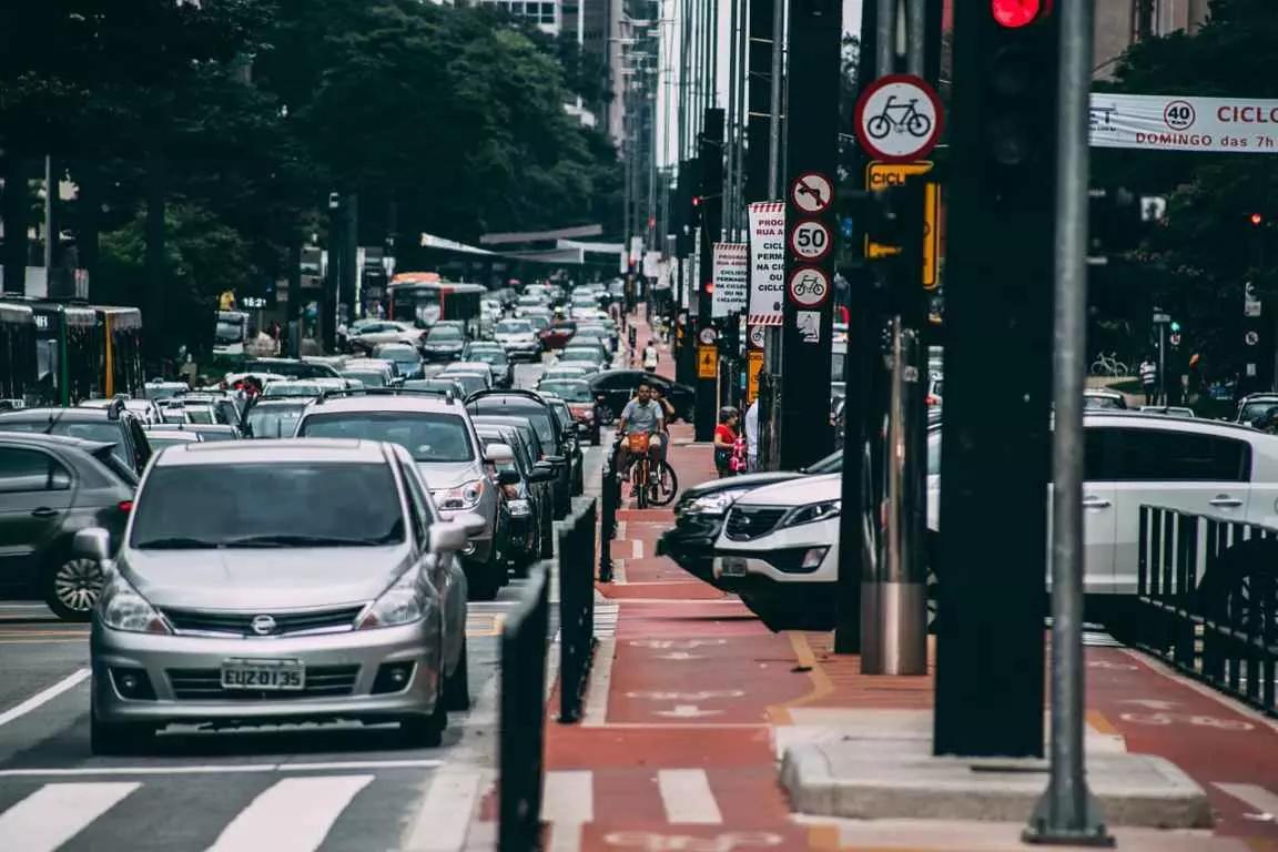 Aprenda o idioma e vá para a terra da caroa