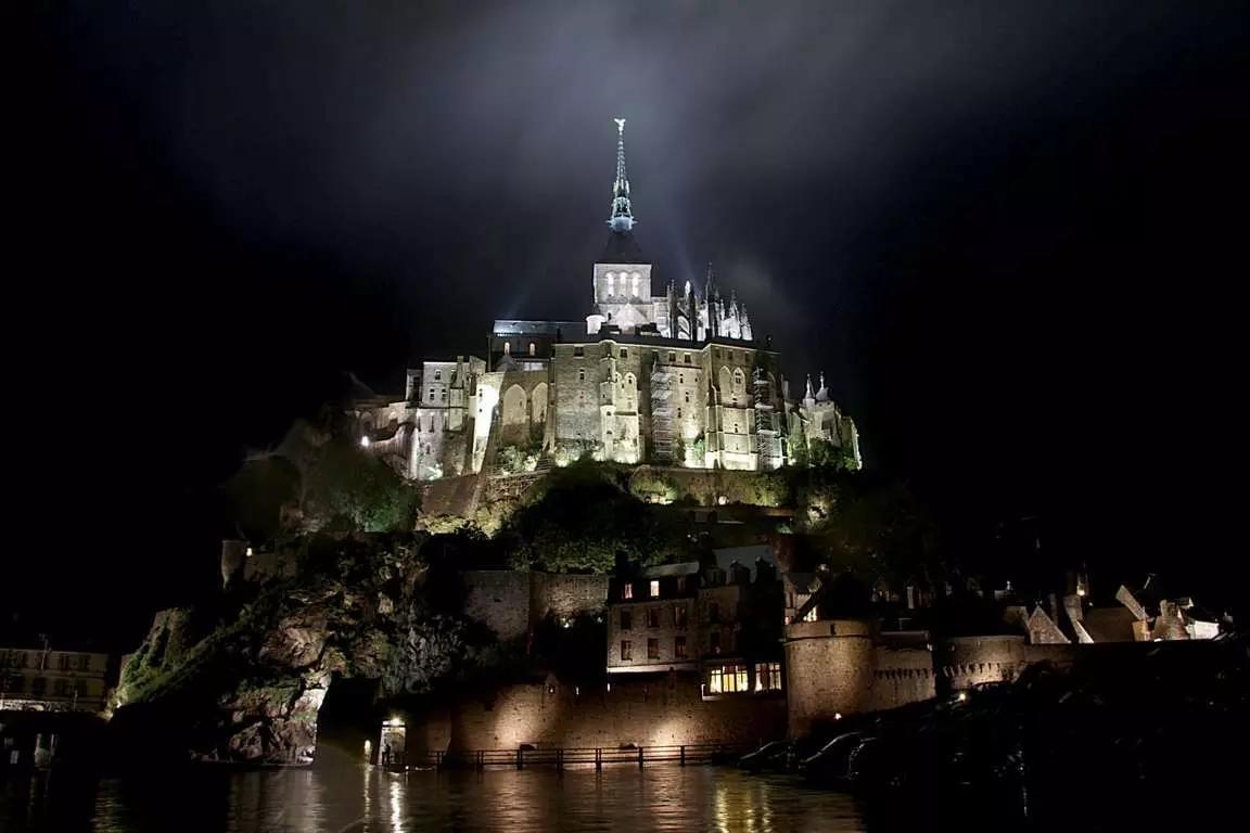 Visite os monumentos franceses e aprenda a língua